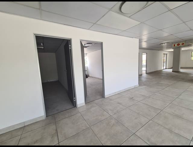 3,356M² OFFICE TO LET IN VORNA VALLEY
